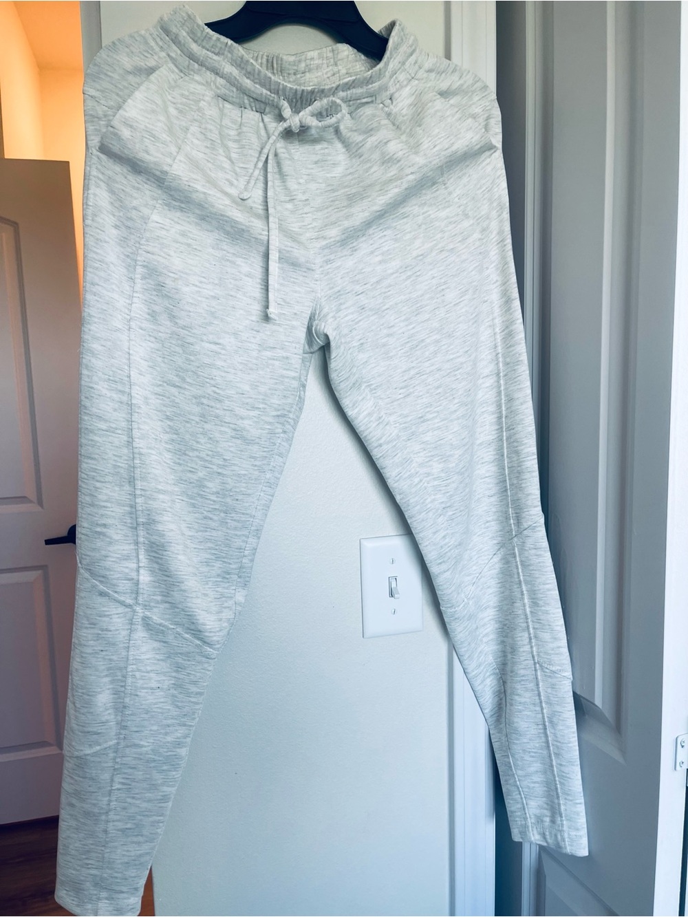 Versona Light Heather White Hooded Pullover - Picture 3 of 3